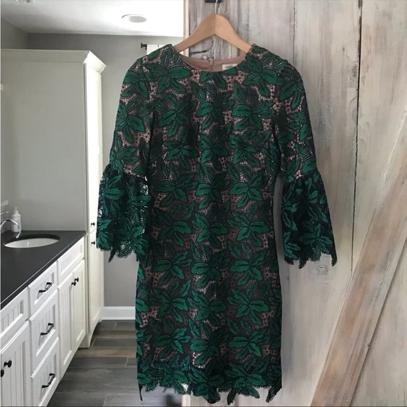 Dress the Population | Dresses | Dress The Population Womens Paige Floral  Crochet Lace Bell Sleeve Shift Dress | Poshmark